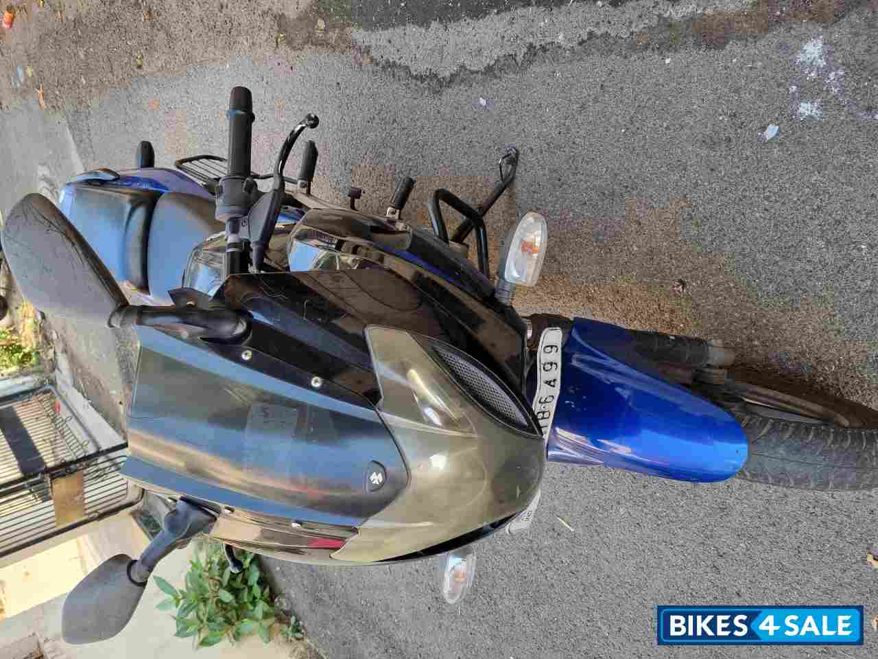 Blue Bajaj Pulsar 220F