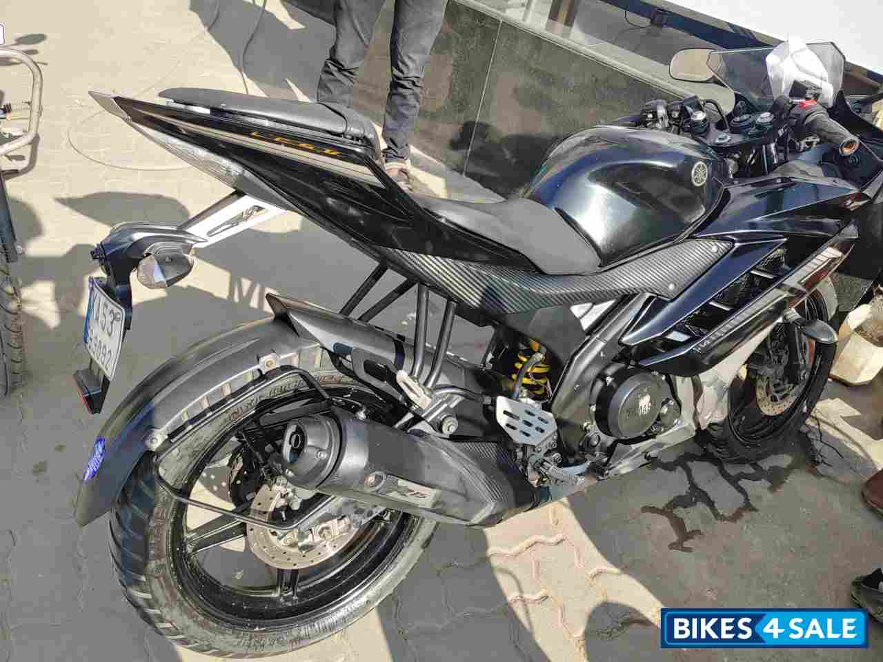 Black Silver Yamaha YZF R15 V2