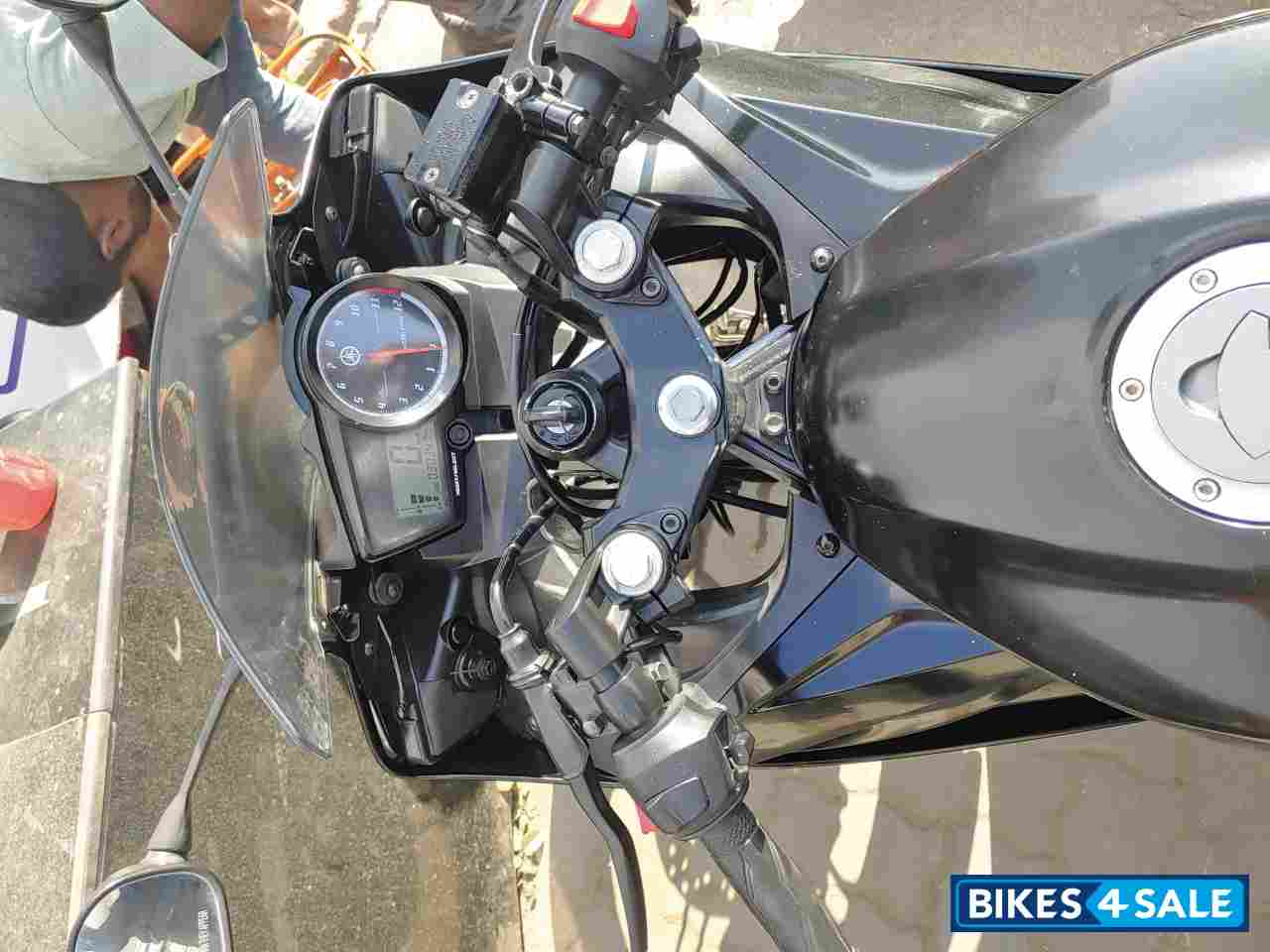 Black Silver Yamaha YZF R15 V2