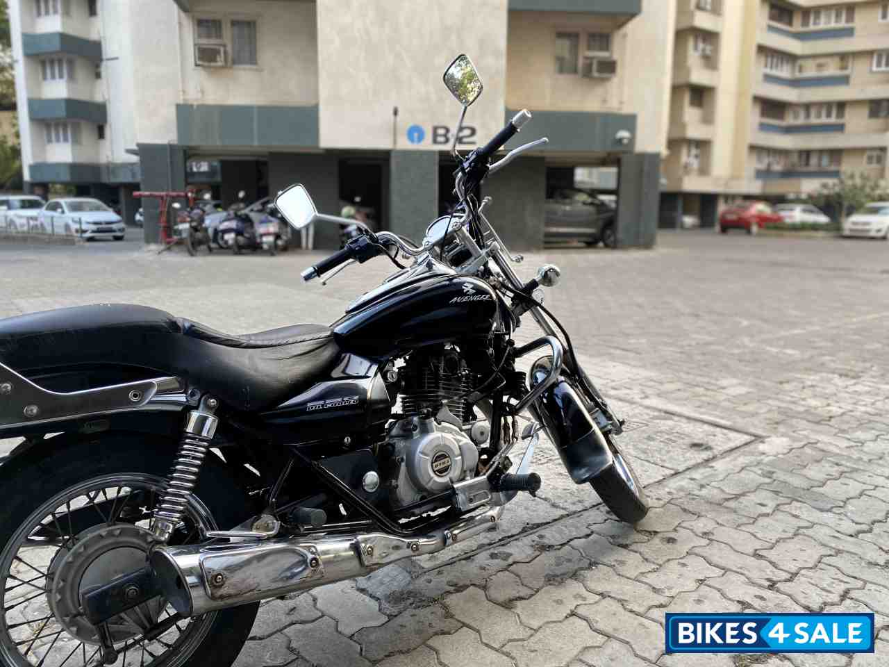Bajaj Avenger 220 DTS-i