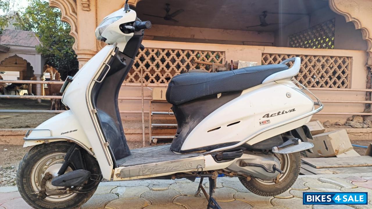 White Honda Activa