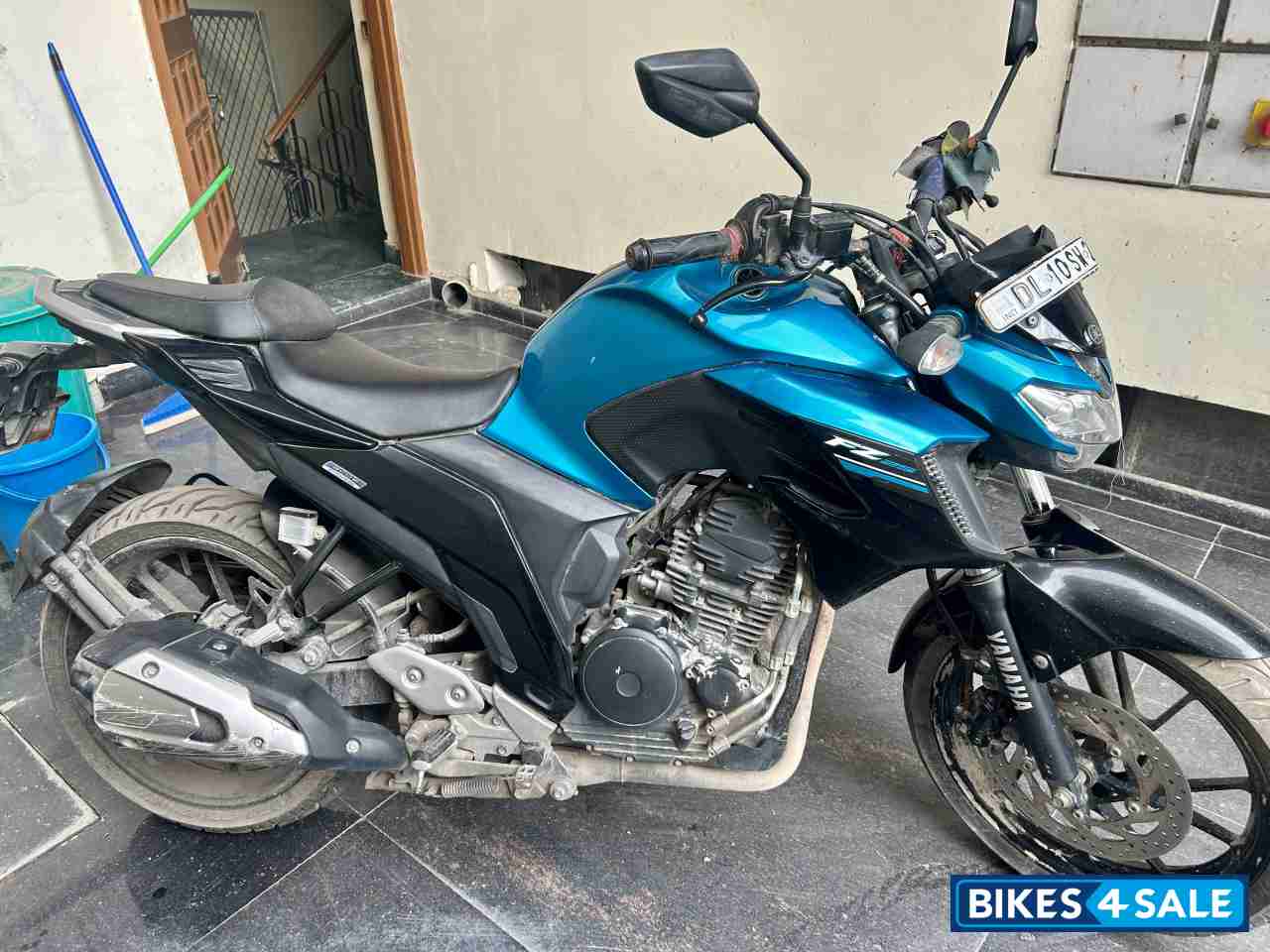Blue Yamaha FZ25