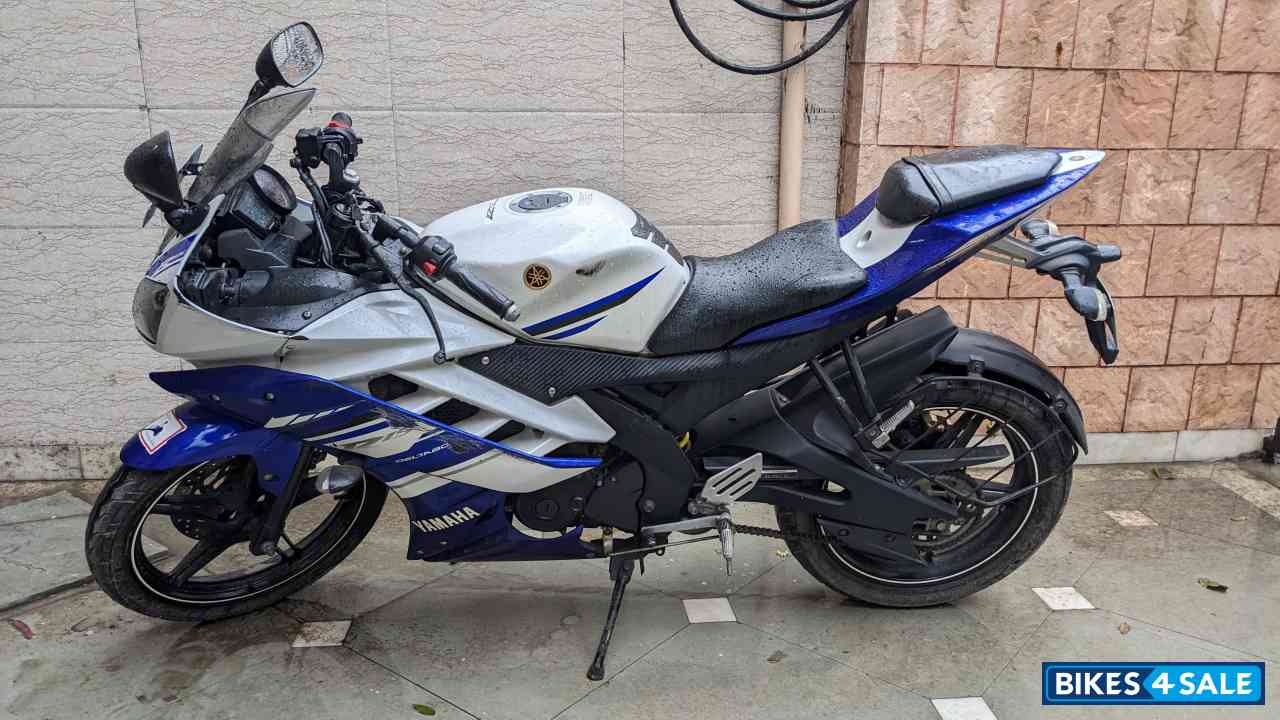 Racing Blue Yamaha YZF R15 V2