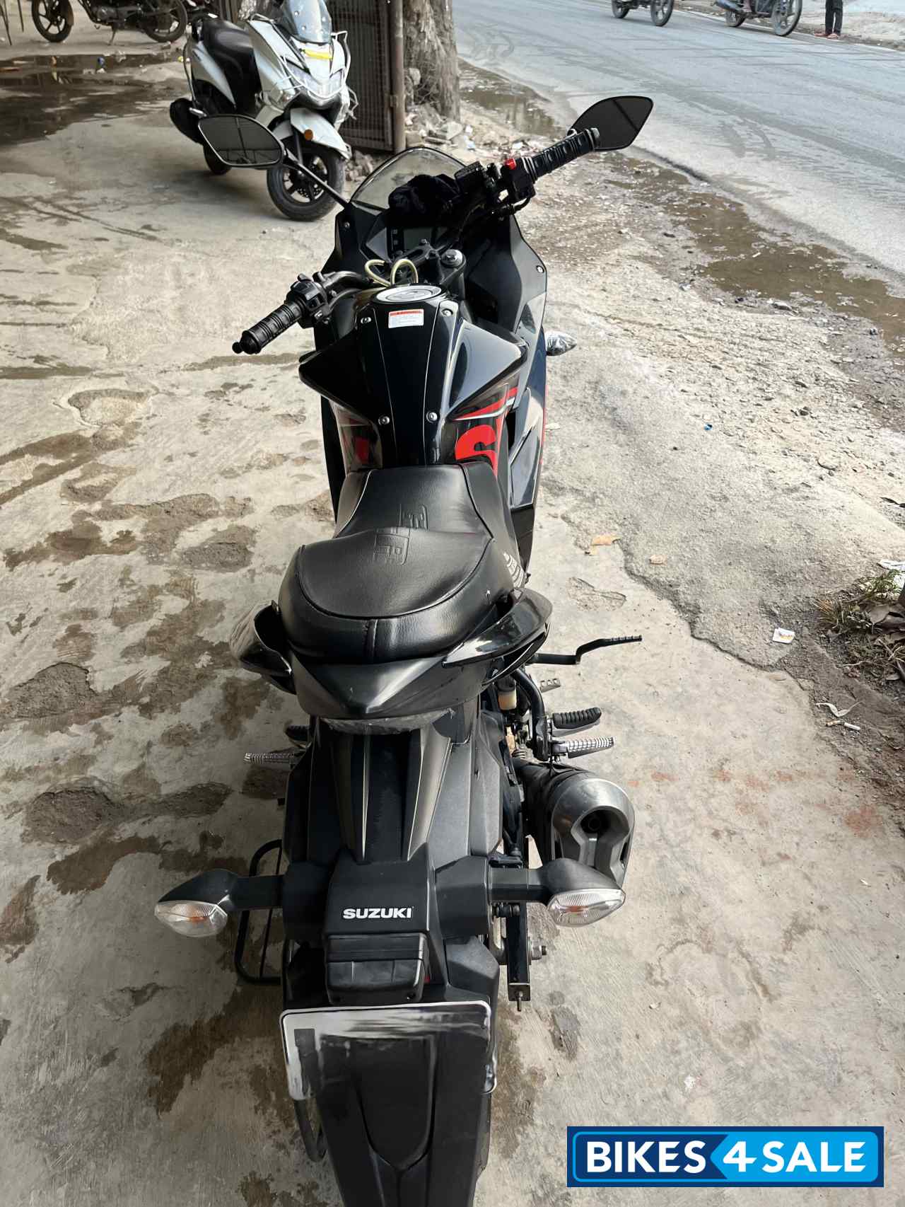 Black Suzuki Gixxer SF Moto GP Black Suzuki Gixxer SF Moto GP