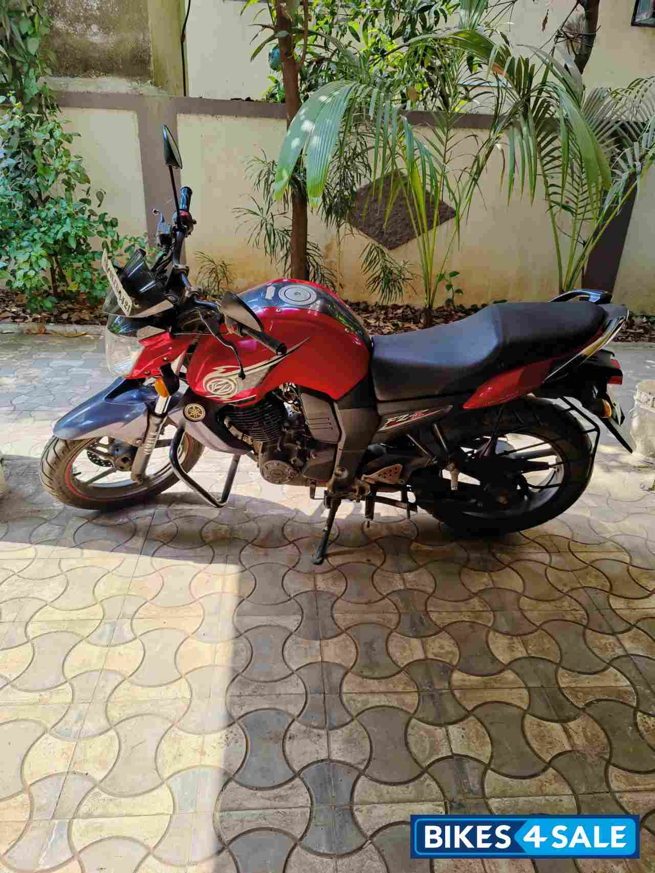 Red Yamaha FZ-S FI V2