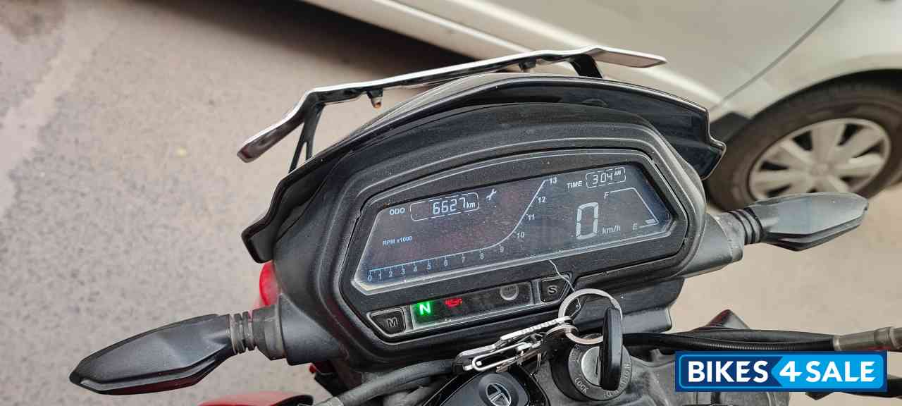 Canyon Red Bajaj Dominar 400 Disc