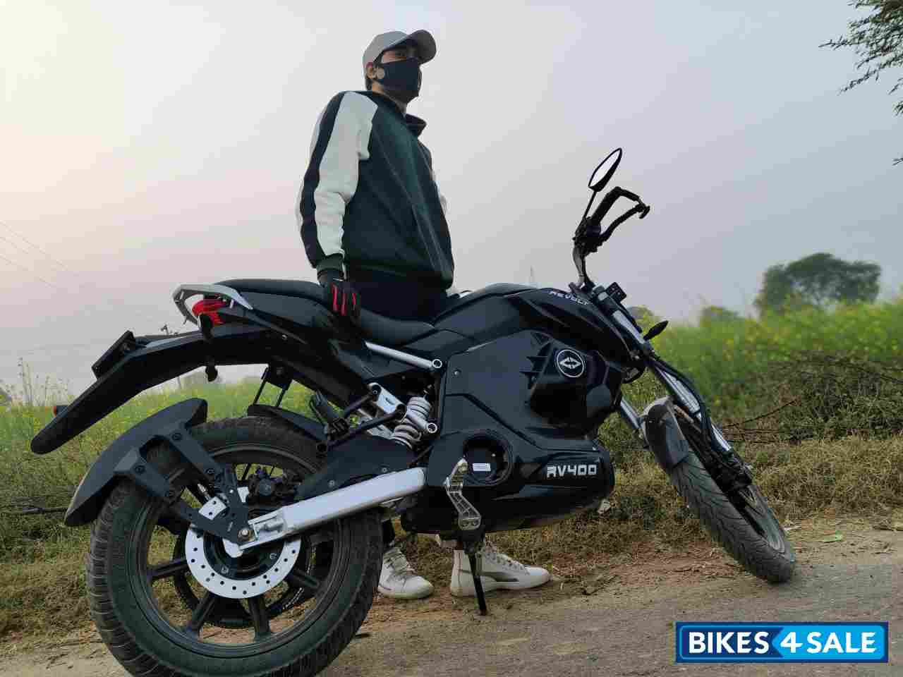 Black Shadow Revolt RV 400 Black Shadow Revolt RV 400