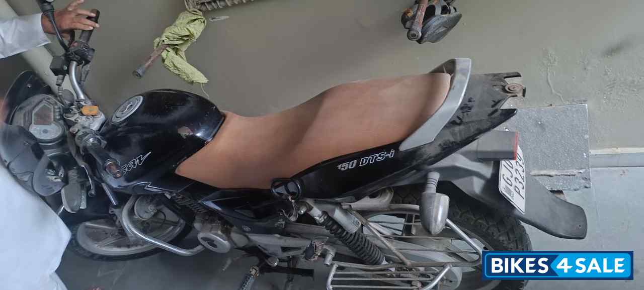 Black Bajaj Pulsar 150 DTSi