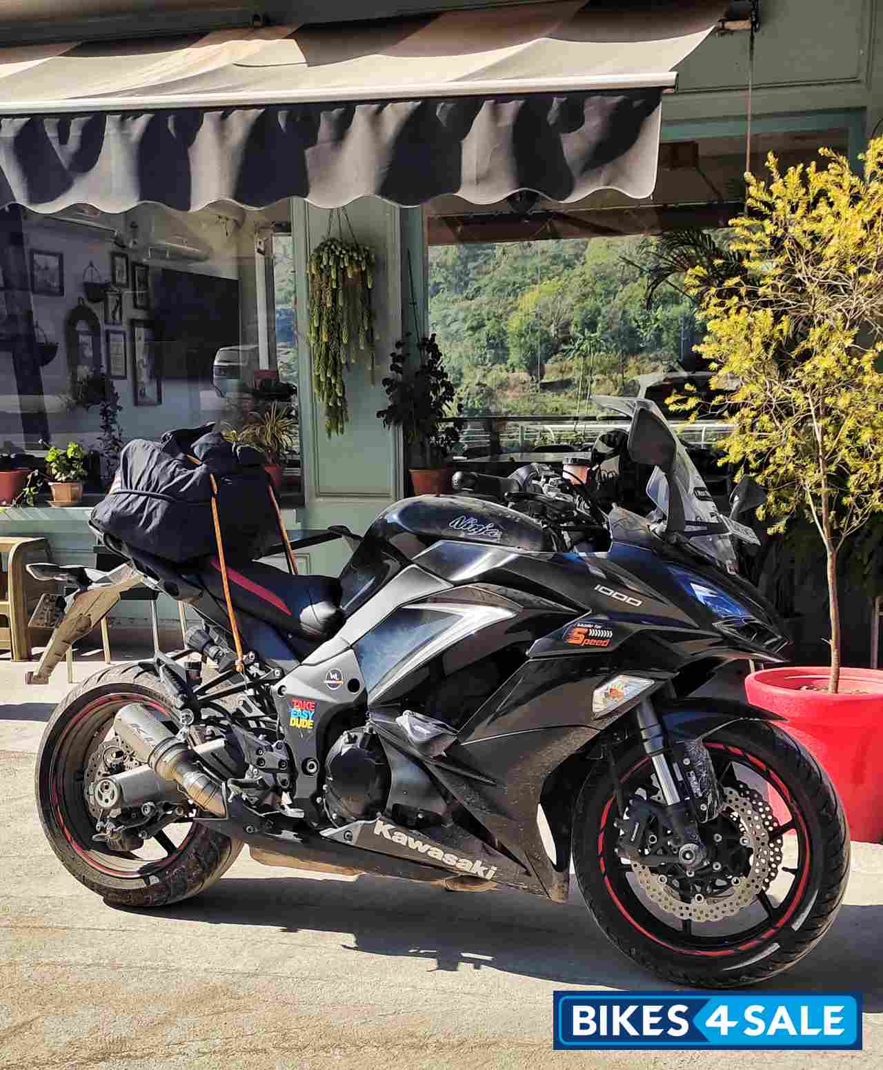 Black Kawasaki Ninja 1000