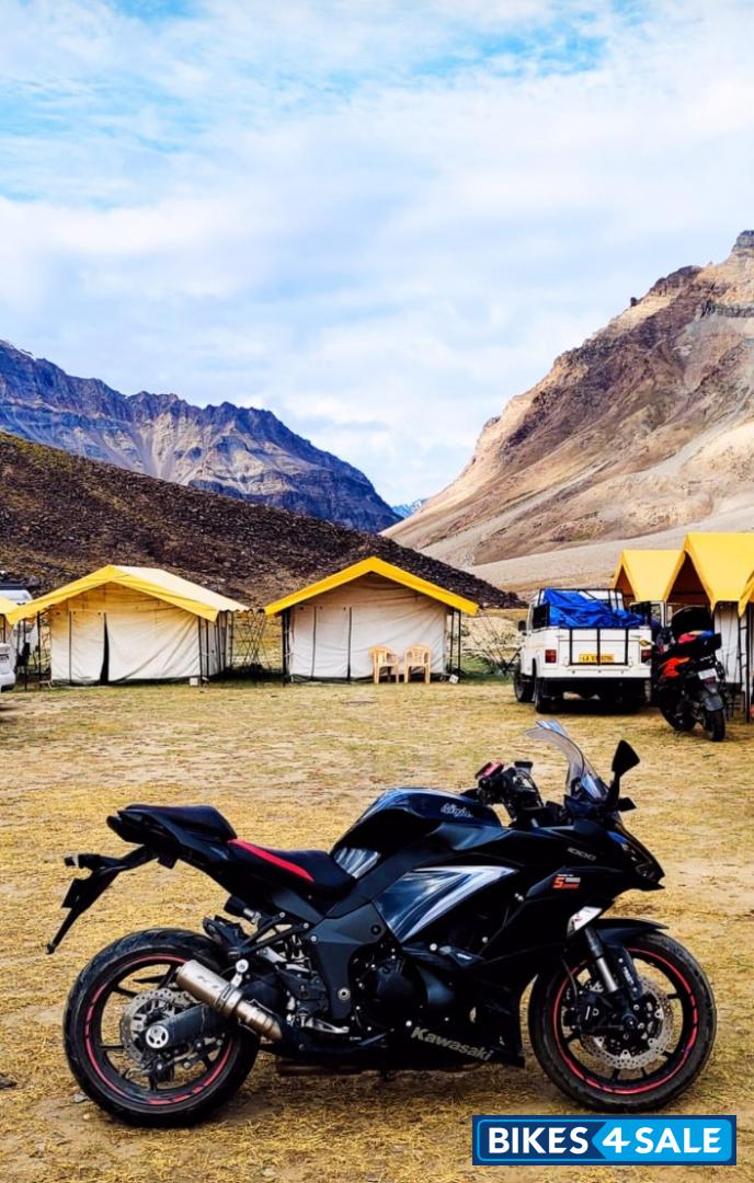 Black Kawasaki Ninja 1000