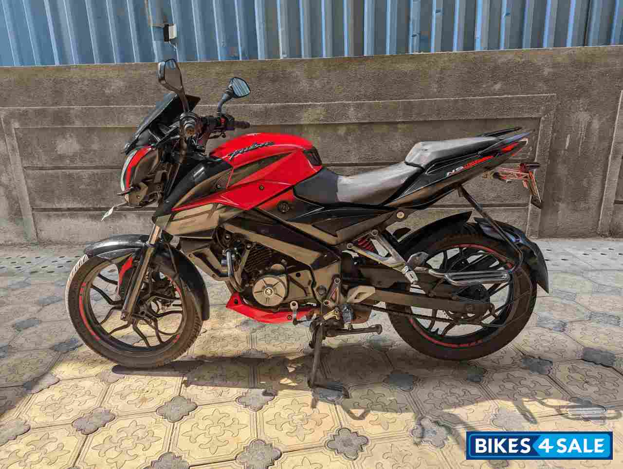Red Bajaj Pulsar NS 160