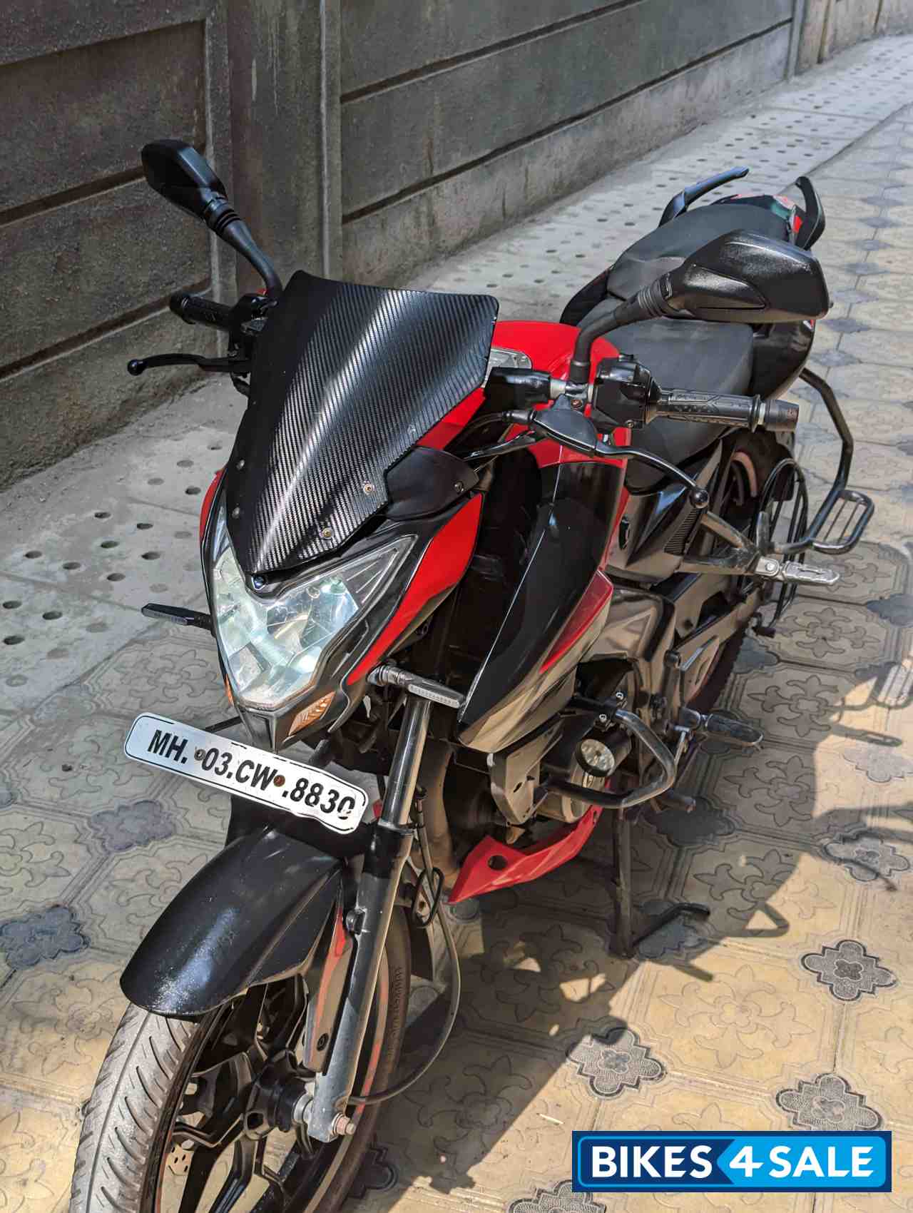 Red Bajaj Pulsar NS 160