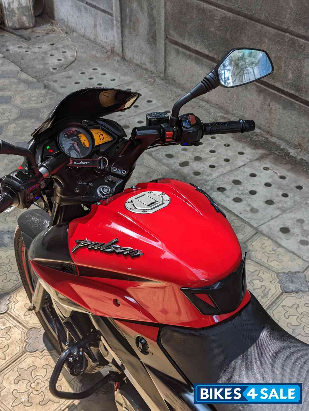 Red Bajaj Pulsar NS 160