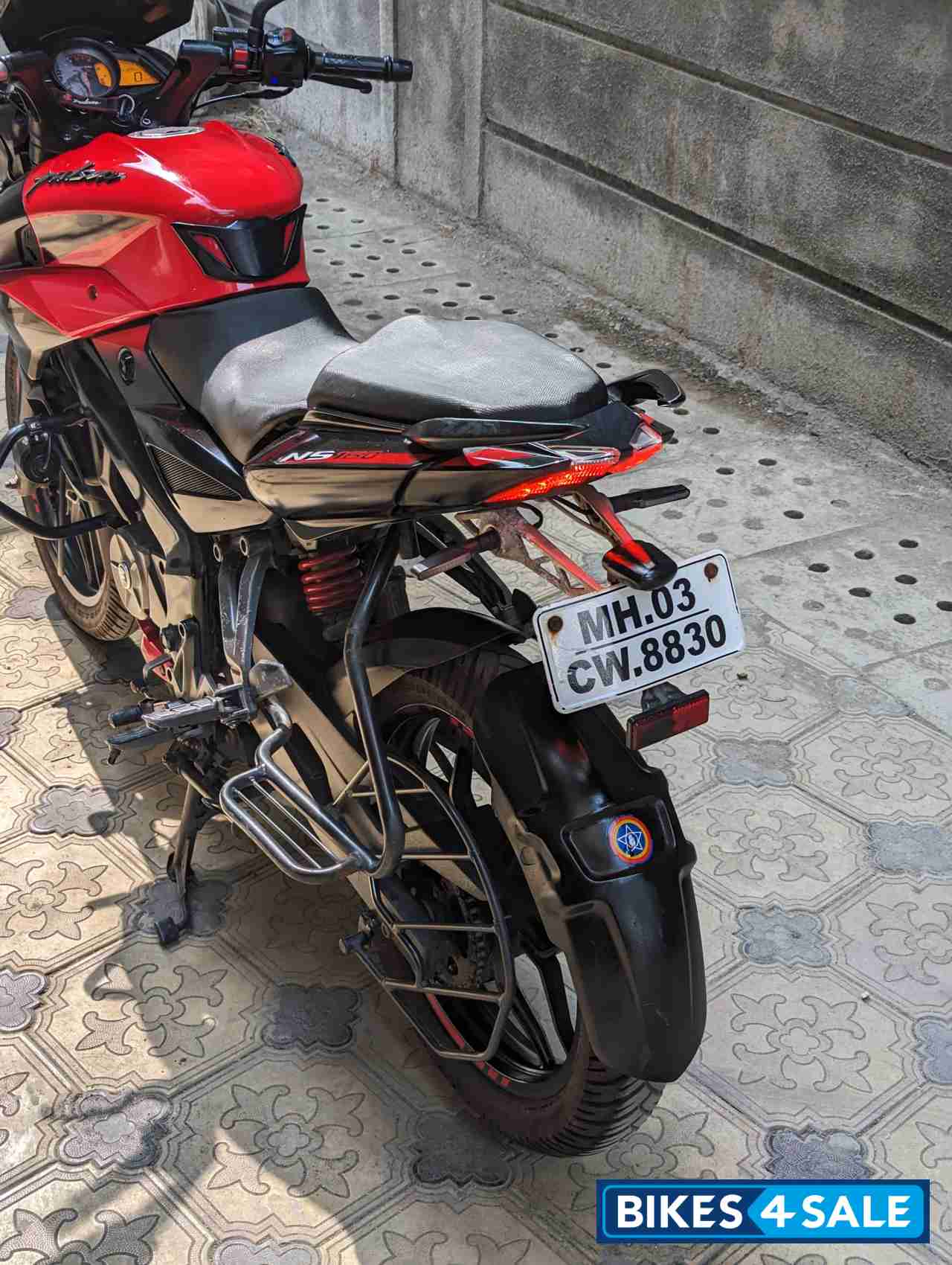 Red Bajaj Pulsar NS 160