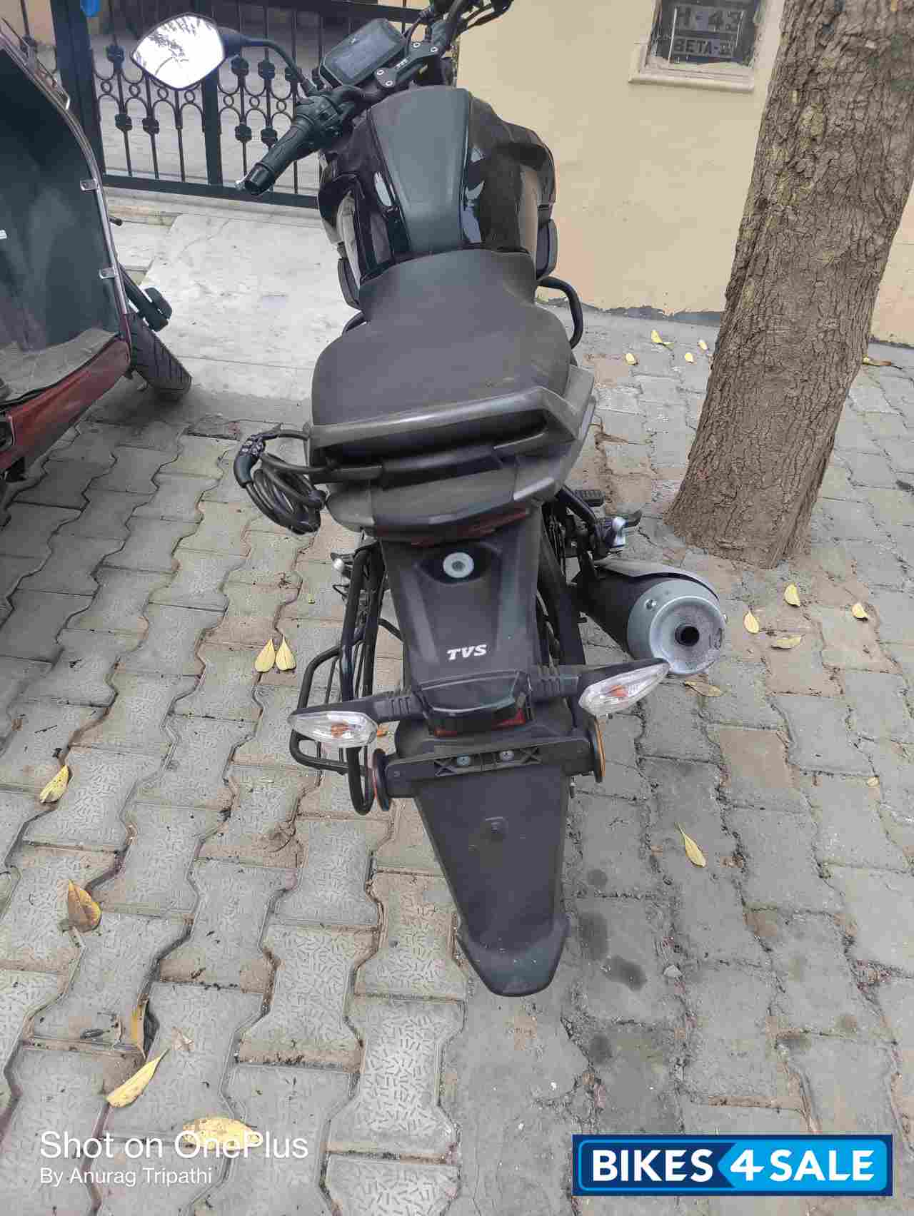 Black TVS Raider 125