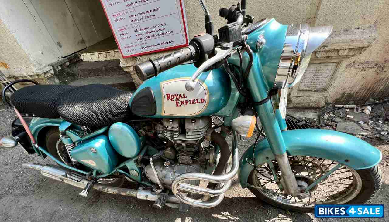 Green Royal Enfield Classic 500