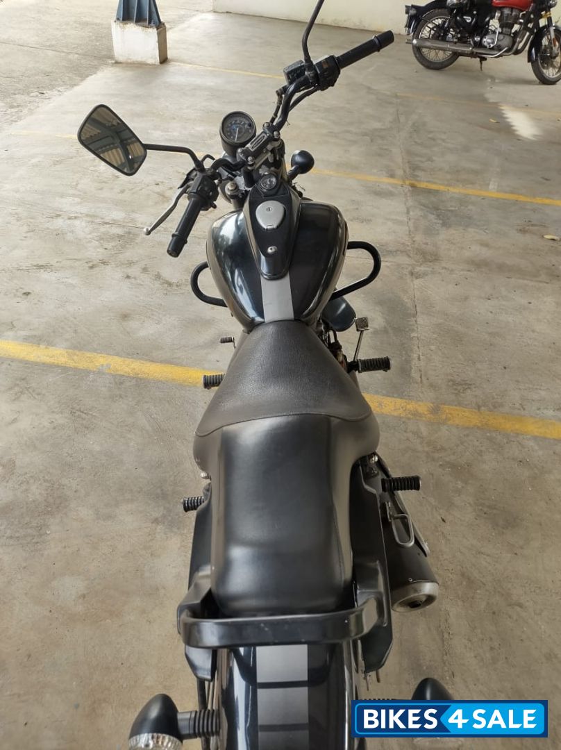 Black Bajaj Avenger Street 220