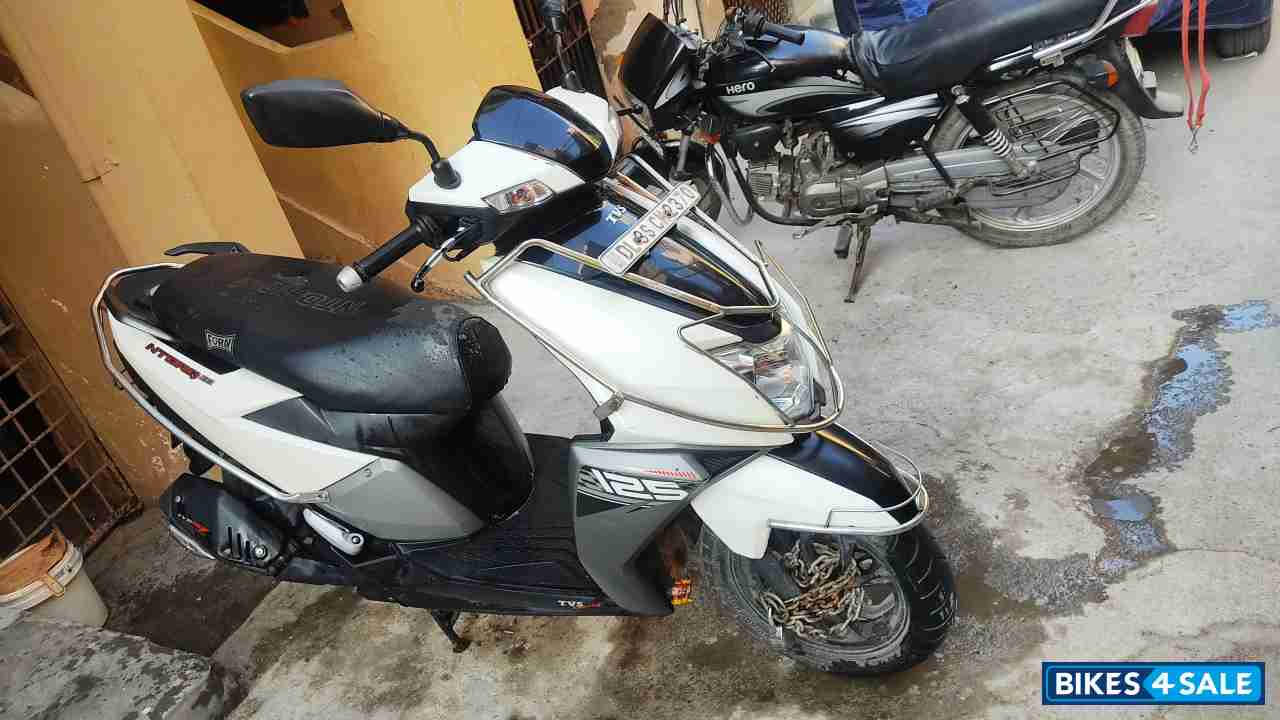 Mate White TVS NTORQ 125