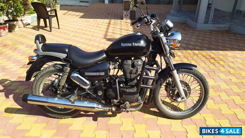Black Royal Enfield Thunderbird 500