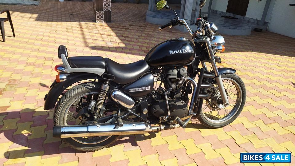 Black Royal Enfield Thunderbird 500