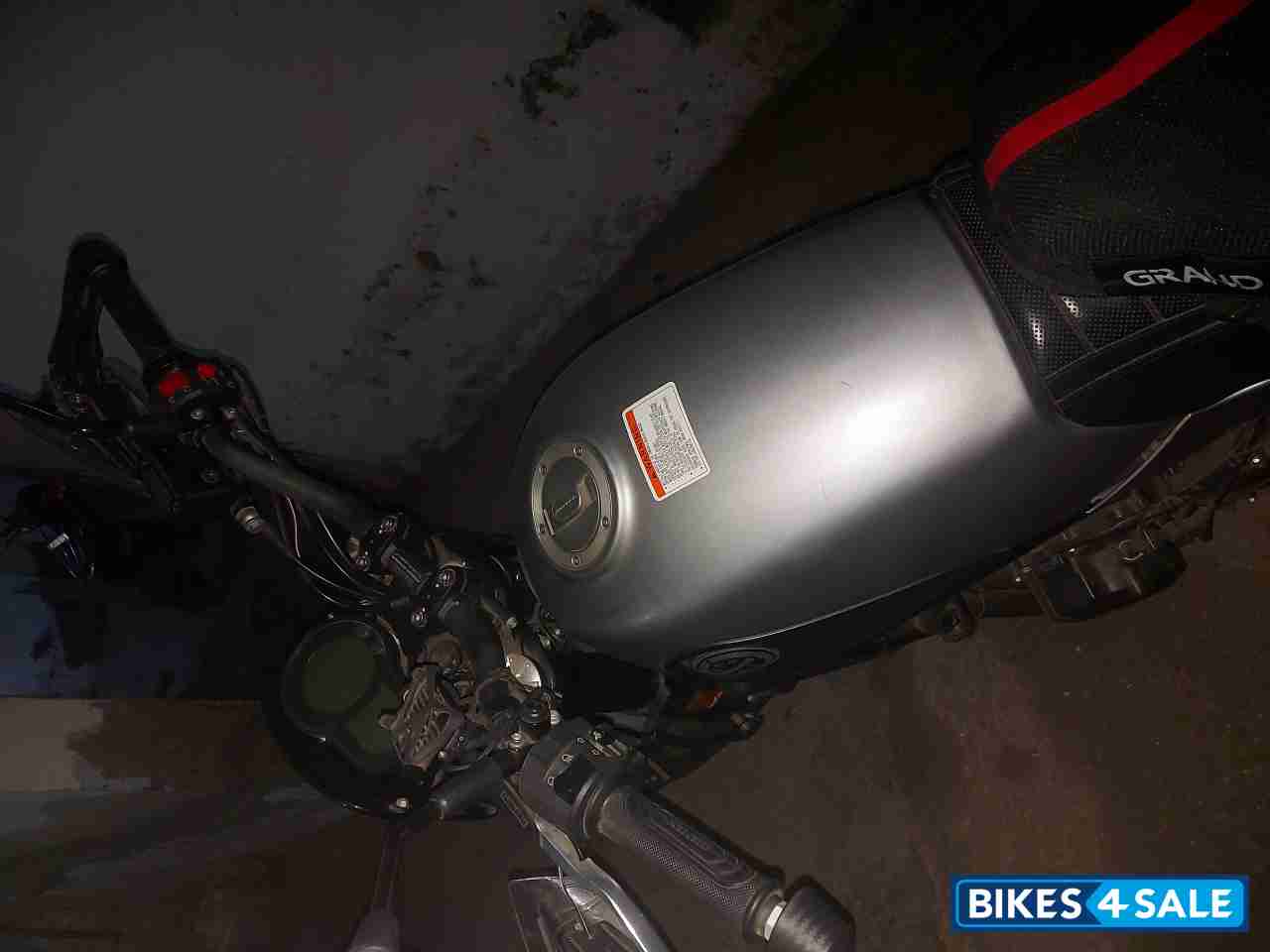 Silver Benelli Leoncino 500 BS6