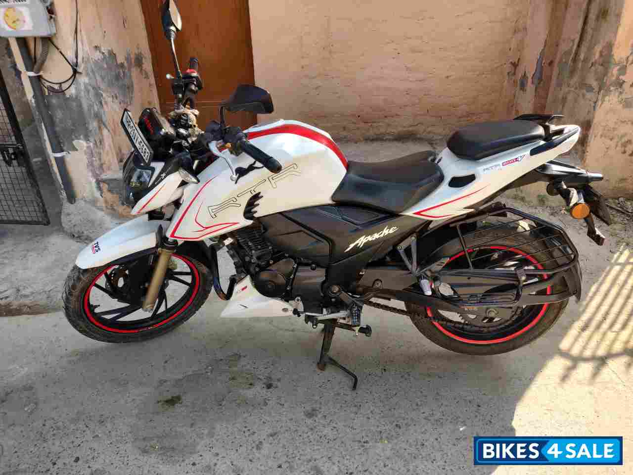 TVS Apache RTR 200 4V ABS TVS Apache RTR 200 4V ABS