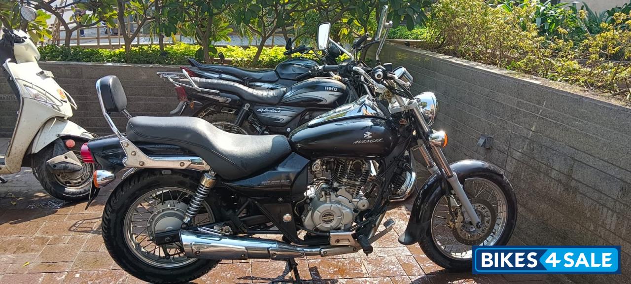 Black Bajaj Avenger Cruise 220 Black Bajaj Avenger Cruise 220