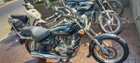 Black Bajaj Avenger Cruise 220