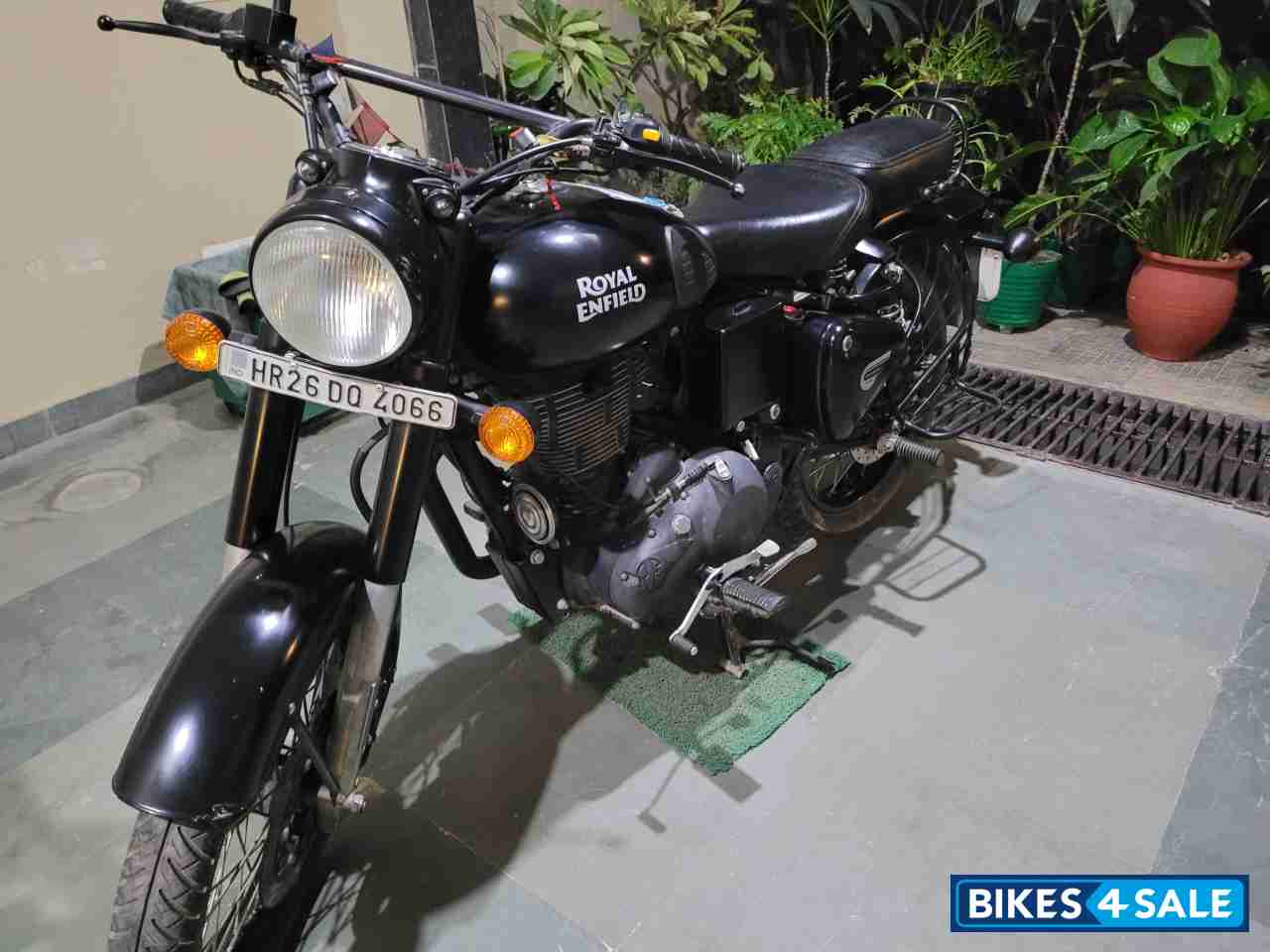 Royal Enfield Classic Stealth Black