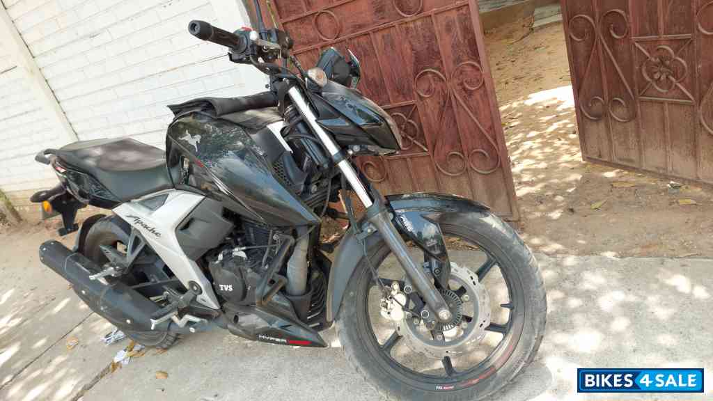 TVS Apache RTR 160 4V BS6