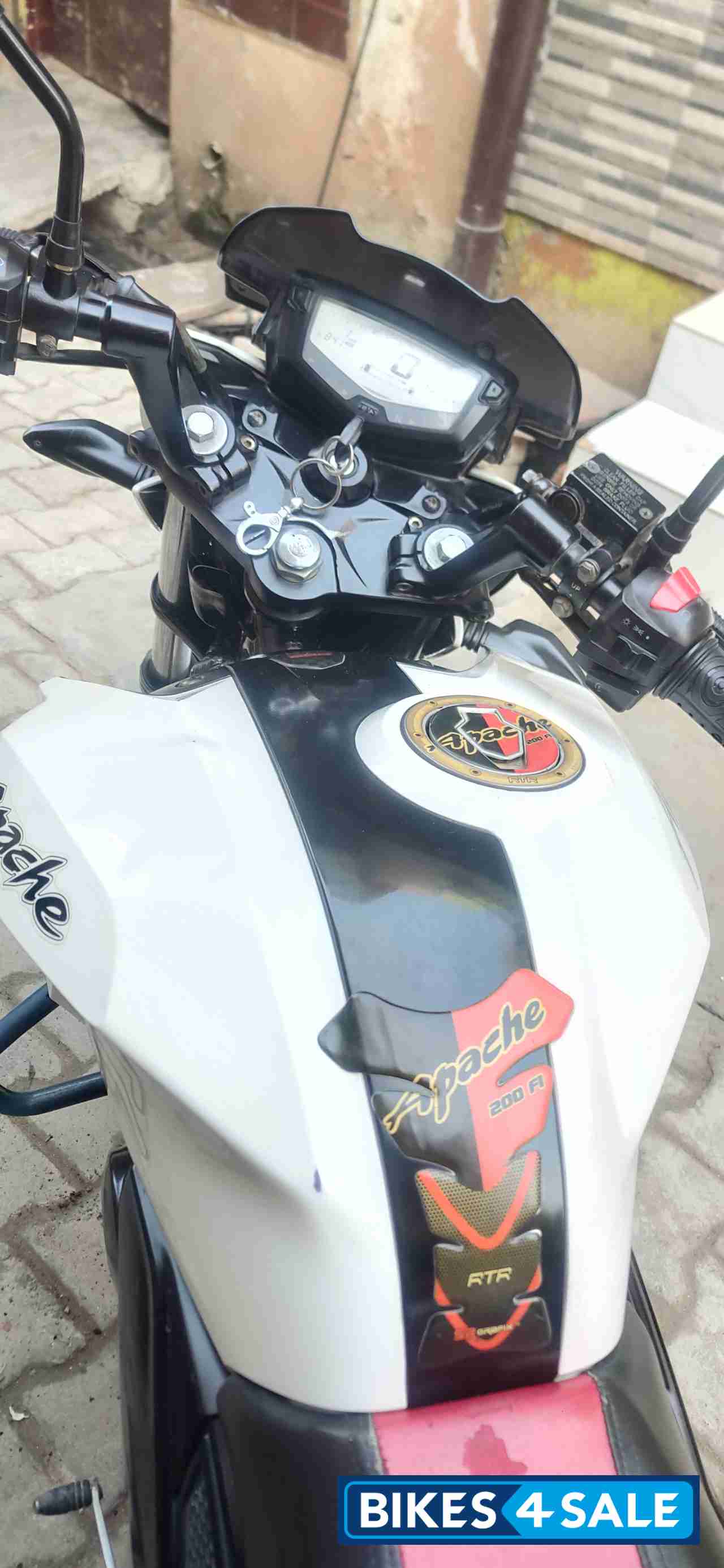 TVS Apache RTR 200 4V