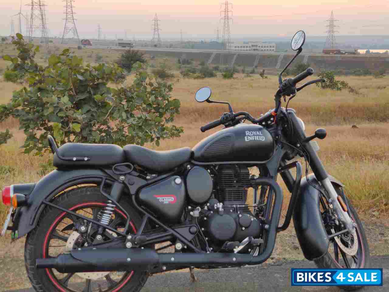 Stealth Black Royal Enfield Classic 350 Dual Channel BS6