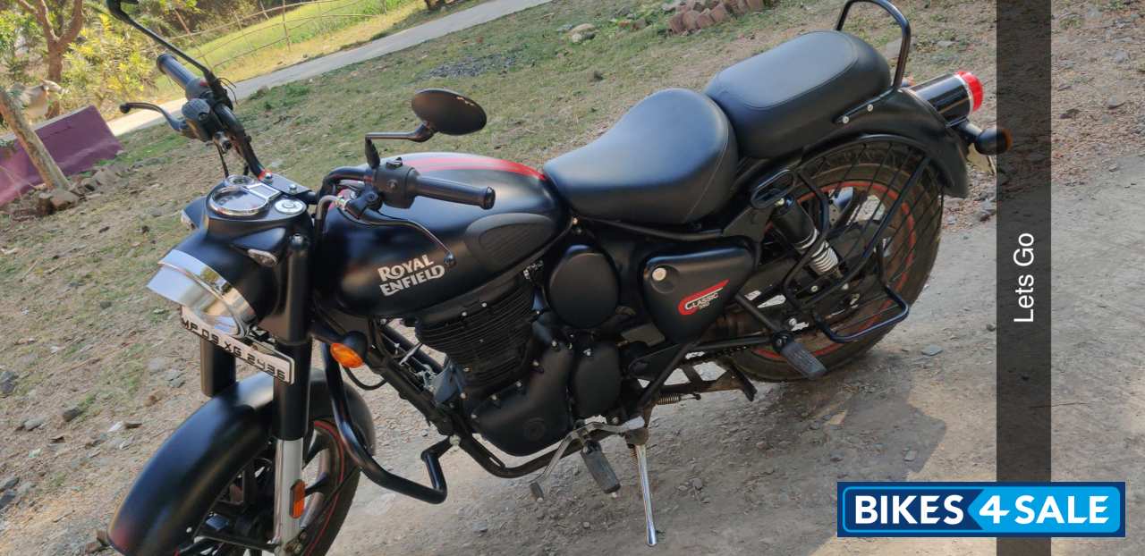 Stealth Black Royal Enfield Classic 350 Dual Channel BS6 Stealth Black Royal Enfield Classic 350 Dual Channel BS6