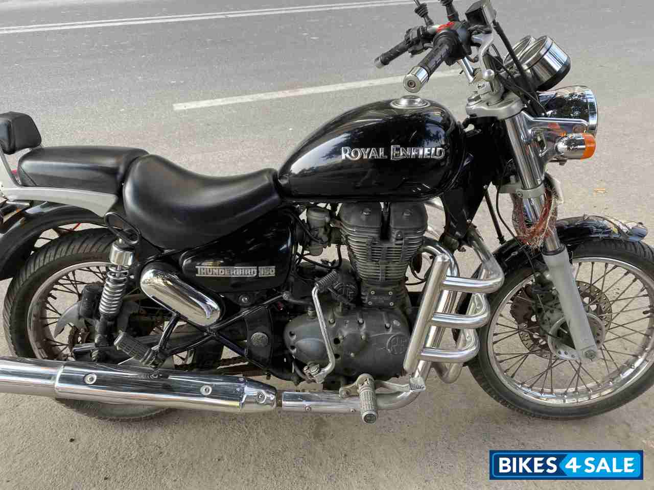 Black Royal Enfield Thunderbird 350