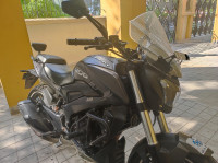 Black Bajaj Dominar 400