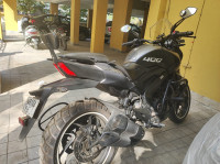 Black Bajaj Dominar 400