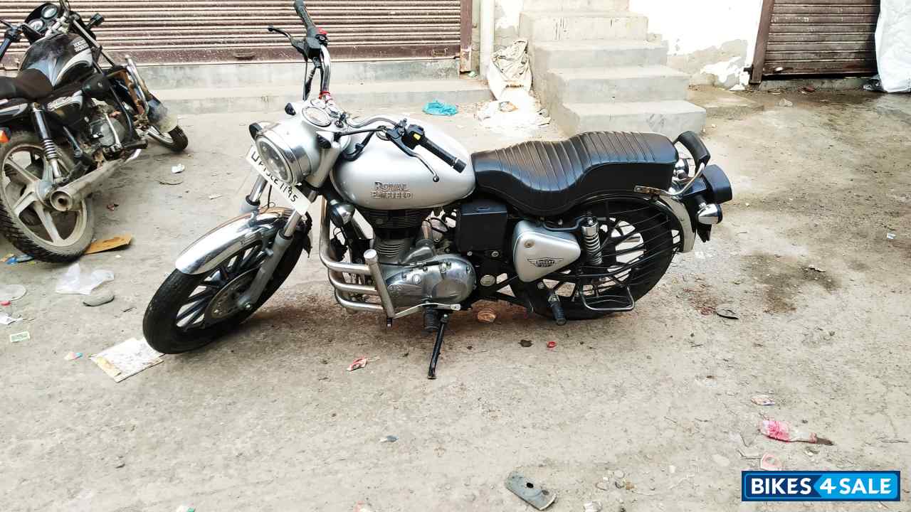 Silver Royal Enfield Bullet Electra Twinspark