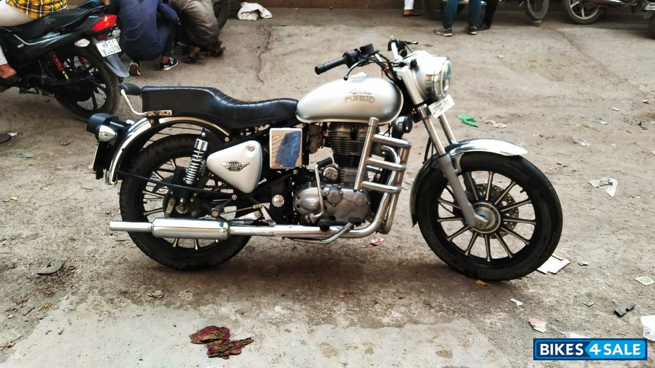 Silver Royal Enfield Bullet Electra Twinspark