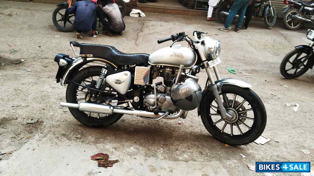 Silver Royal Enfield Bullet Electra Twinspark