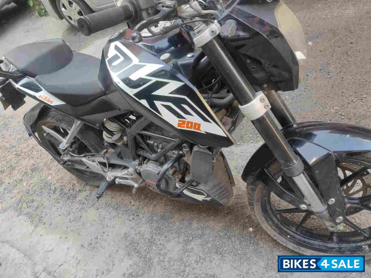 Black KTM Duke 200