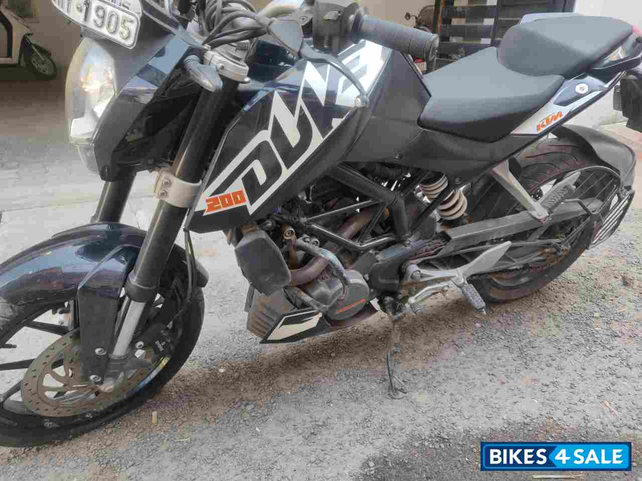 Black KTM Duke 200
