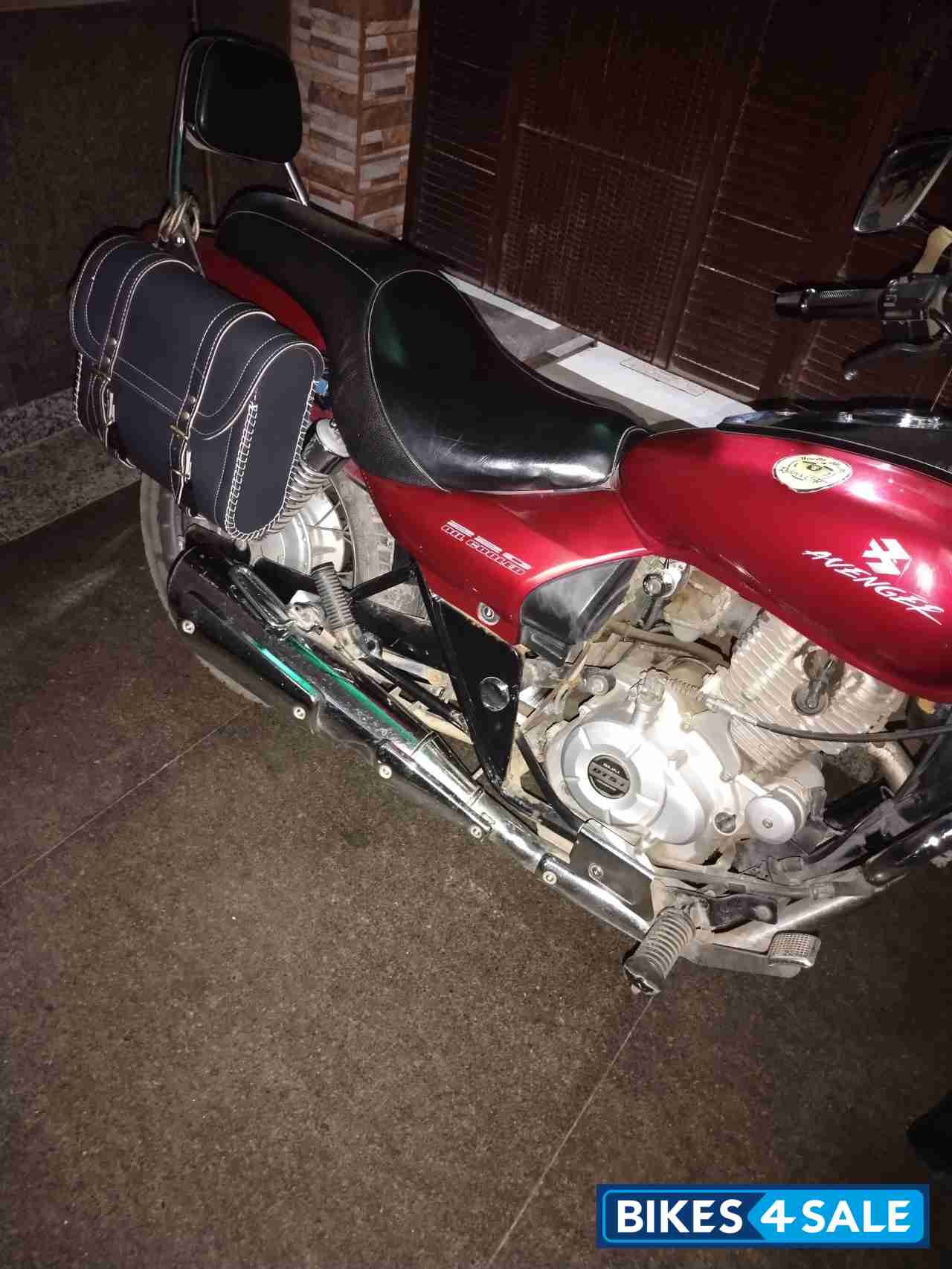 Wine Red Bajaj Avenger 220 DTS-i