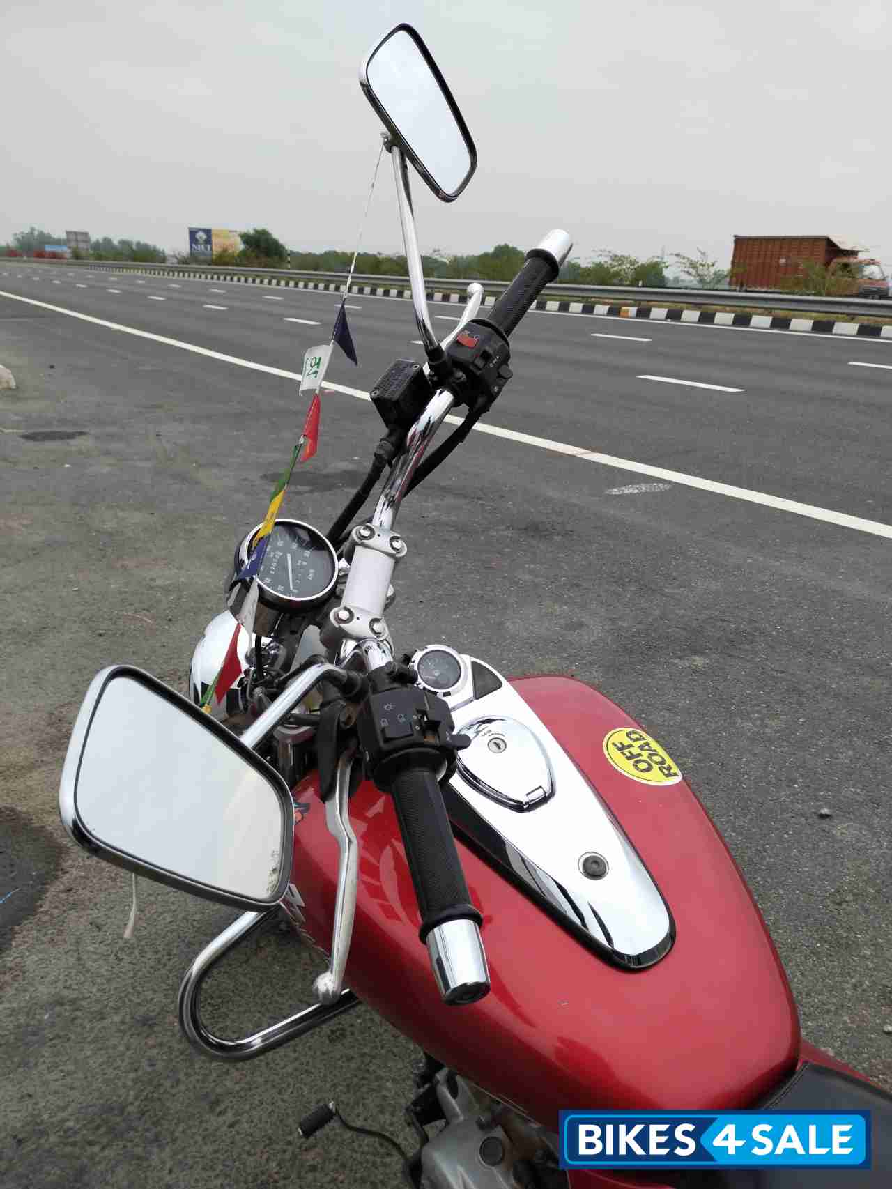 Wine Red Bajaj Avenger 220 DTS-i