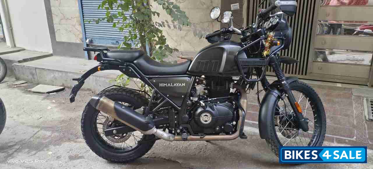 Granite Black Royal Enfield Himalayan BS VI
