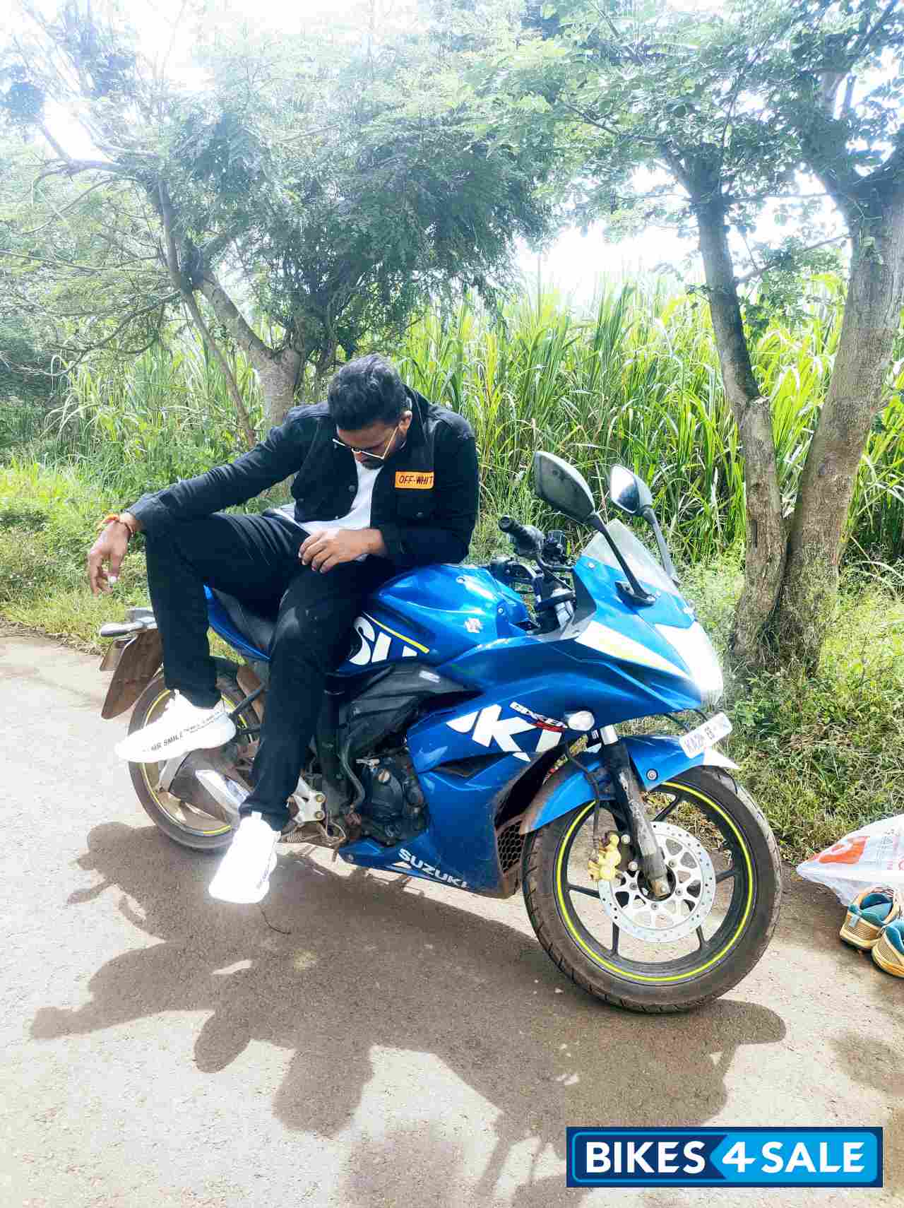 Blue Suzuki Gixxer SF