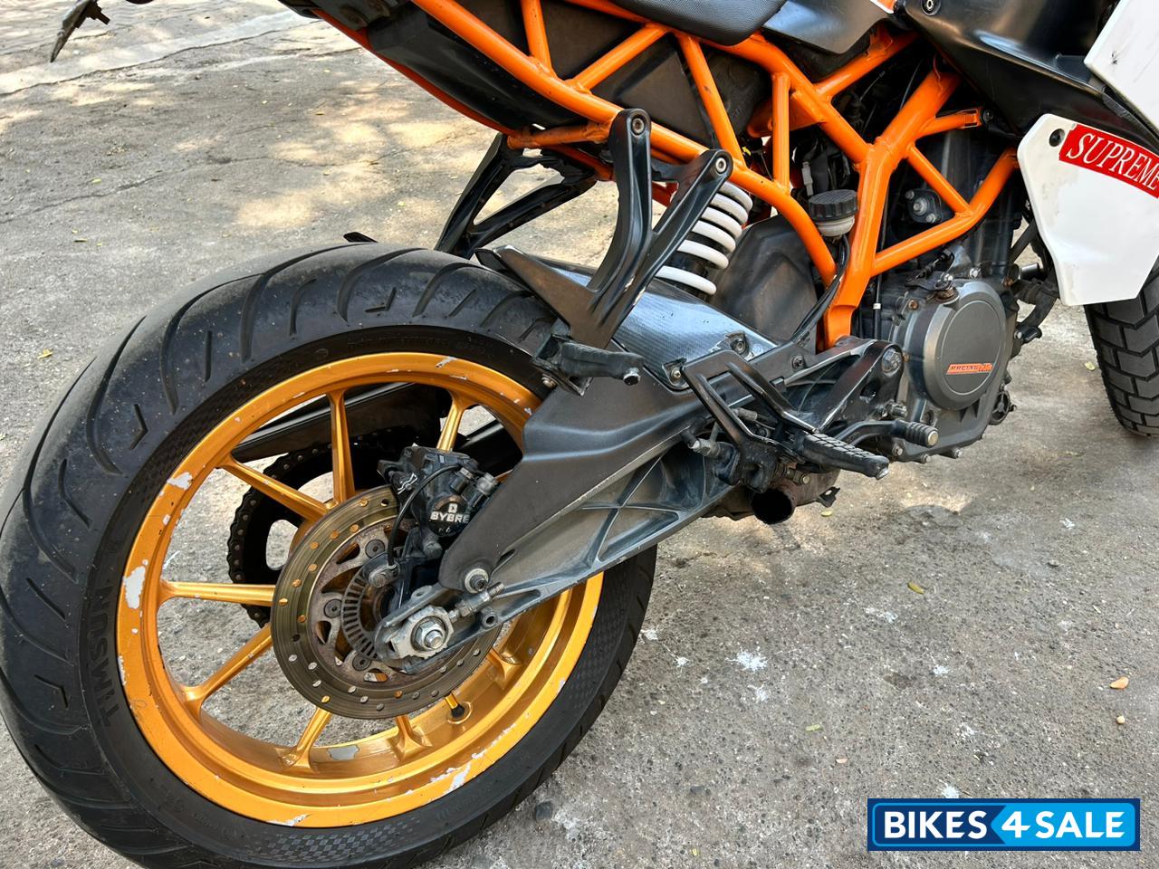 White KTM RC 390 White KTM RC 390