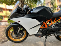 White KTM RC 390