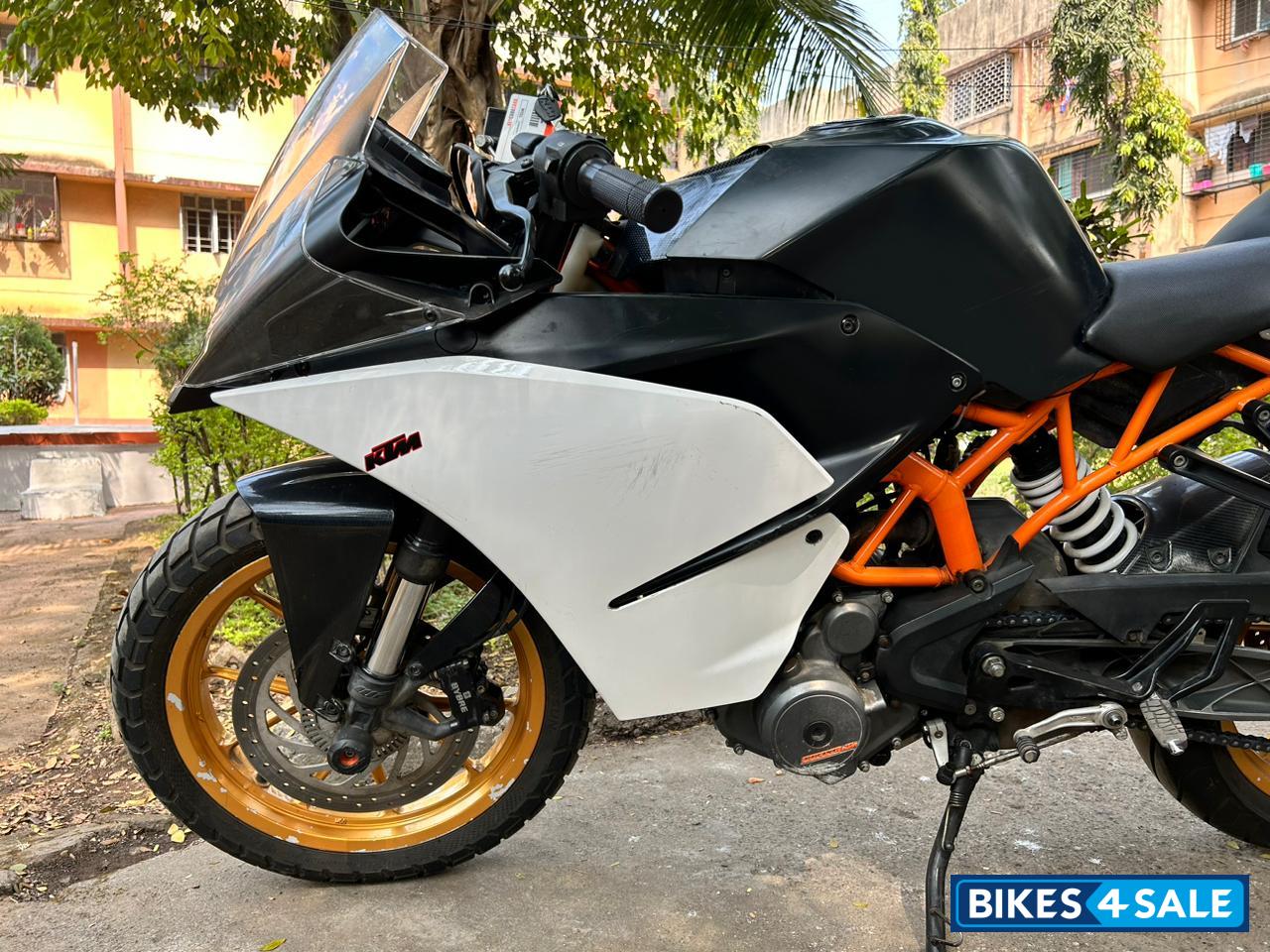 White KTM RC 390 White KTM RC 390