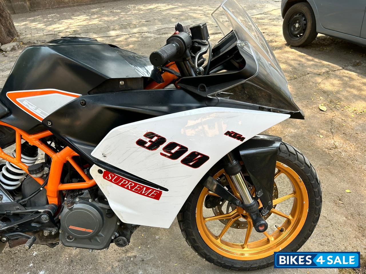 White KTM RC 390 White KTM RC 390