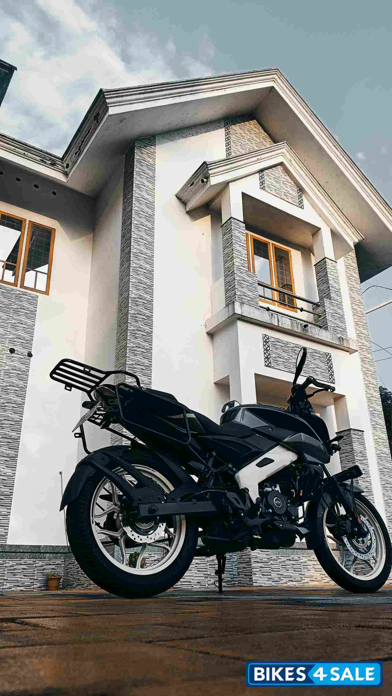 Glossy Pewter Gray Bajaj Pulsar NS 160 BS6 Glossy Pewter Gray Bajaj Pulsar NS 160 BS6